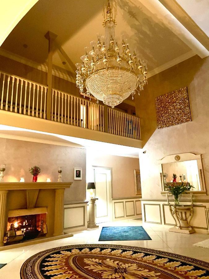 Finn Village - Loch Lomond Villa B&B - Black Room With Jacuzzi-Style Bath 格拉斯哥 外观 照片