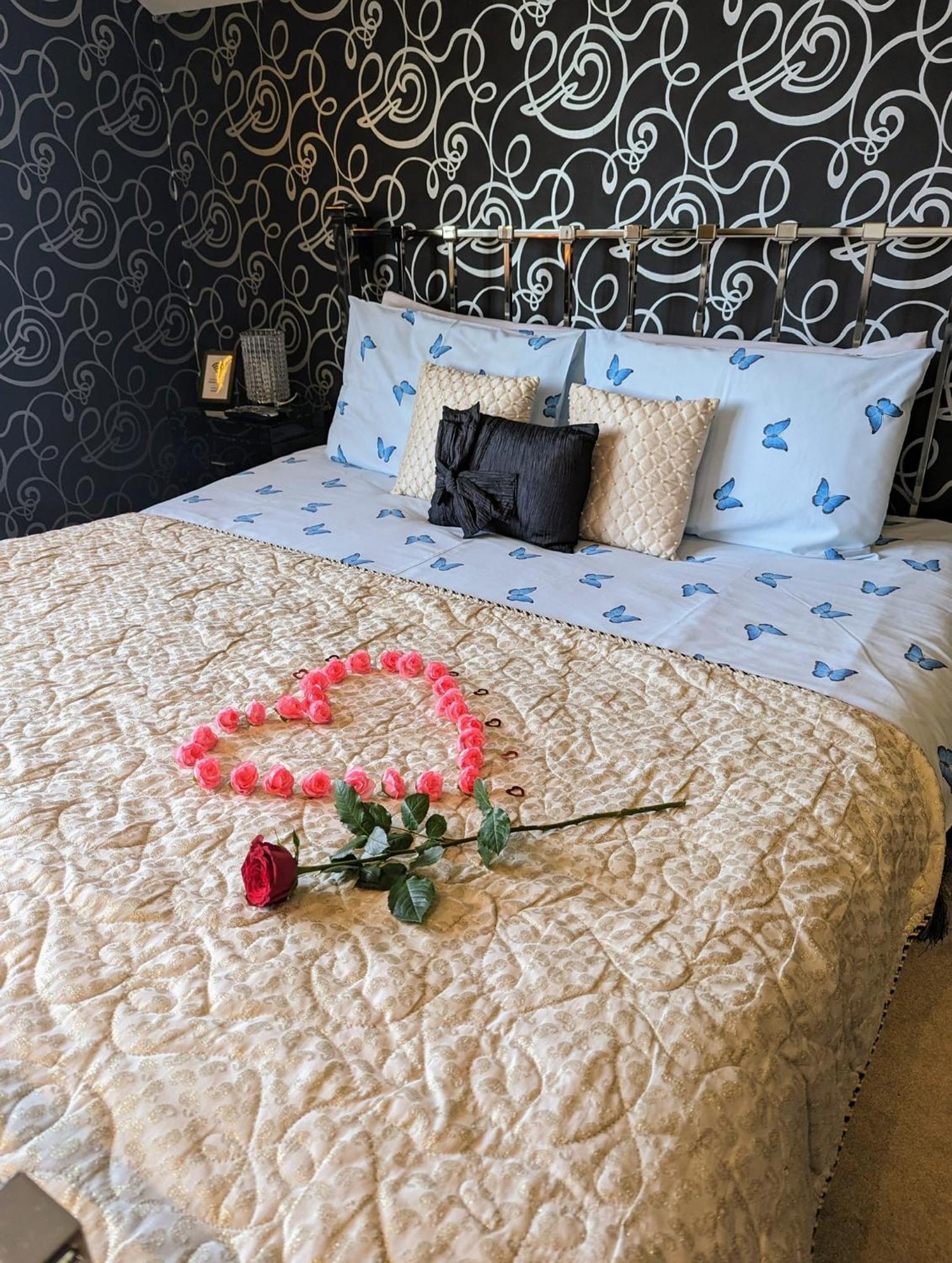 Finn Village - Loch Lomond Villa B&B - Black Room With Jacuzzi-Style Bath 格拉斯哥 外观 照片